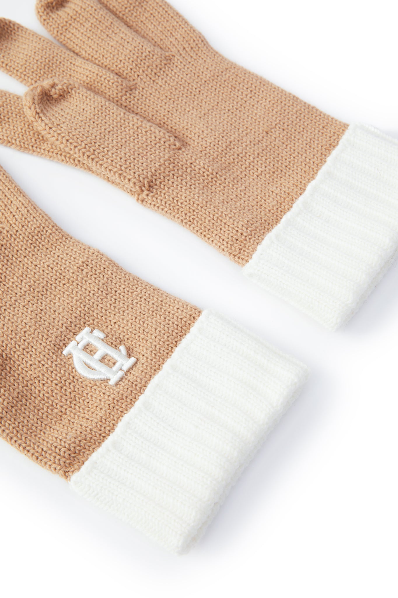 Chelsea Logo Knitted Gloves (Camel Cream)