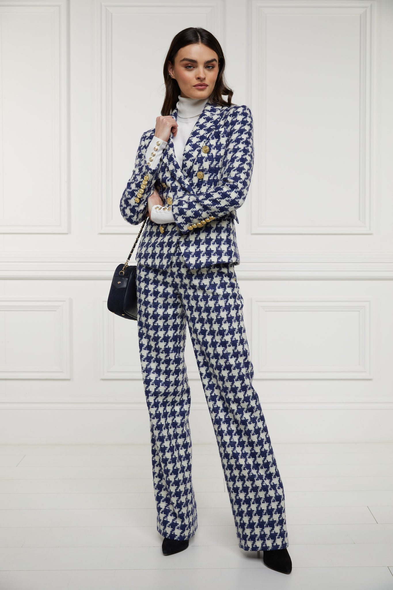 The Large Scale Navy Houndstooth Suit