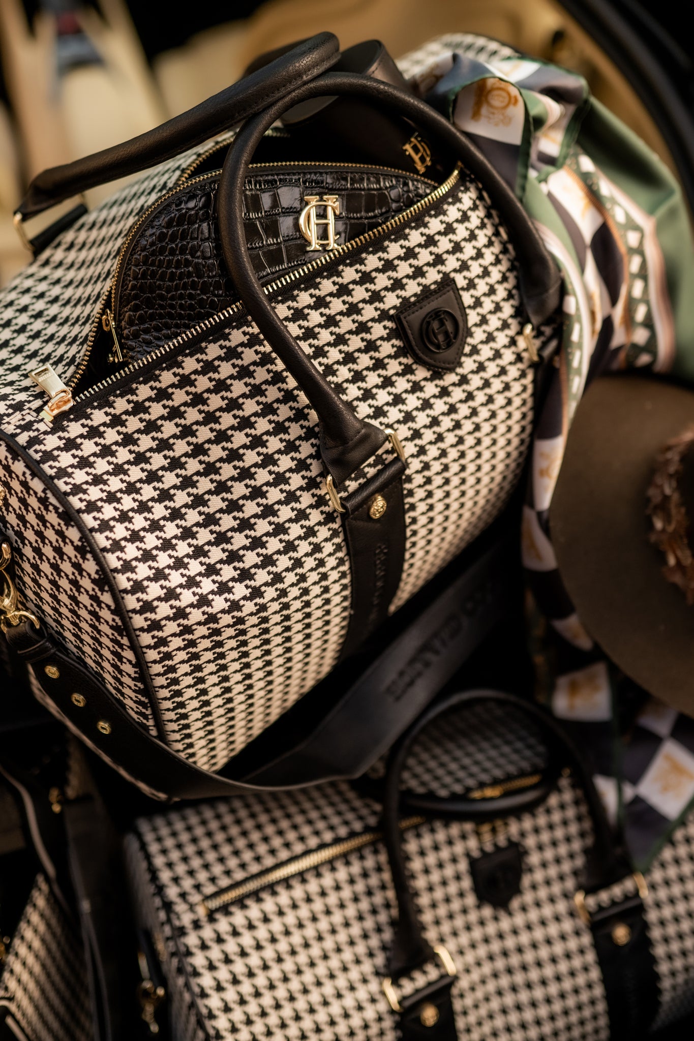 Regency Holdall (Ecru Houndstooth)